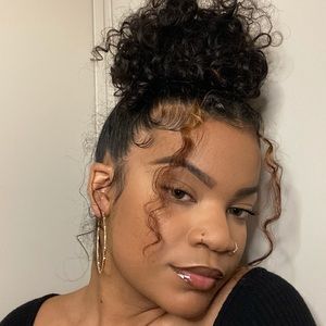 Meet your Posher, Ariel